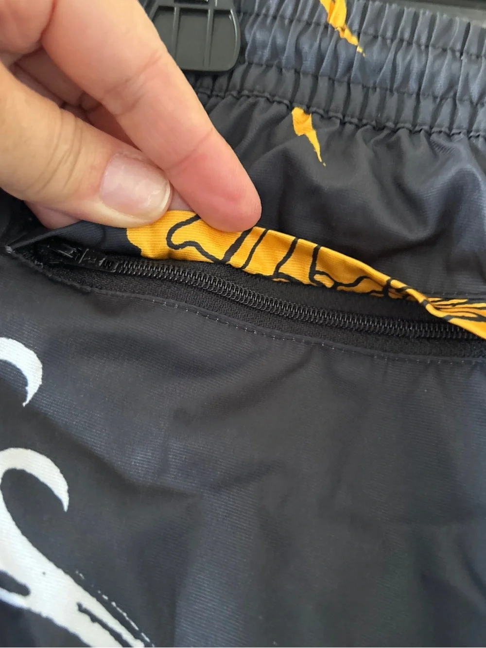 Nike SB Floral Print swim Board shorts trunk men small black Yellow Accents
